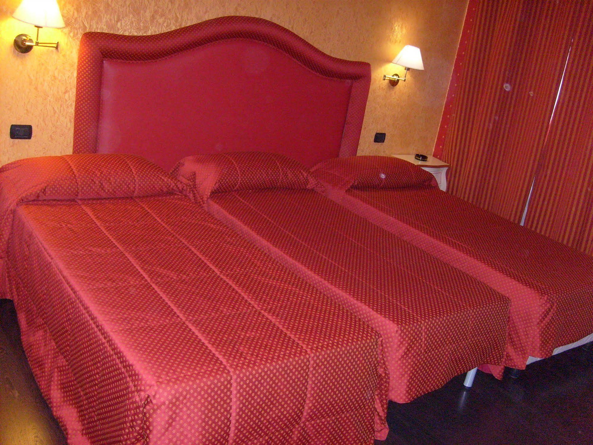 Hotel - Motel Flower Gropello Cairoli Buitenkant foto