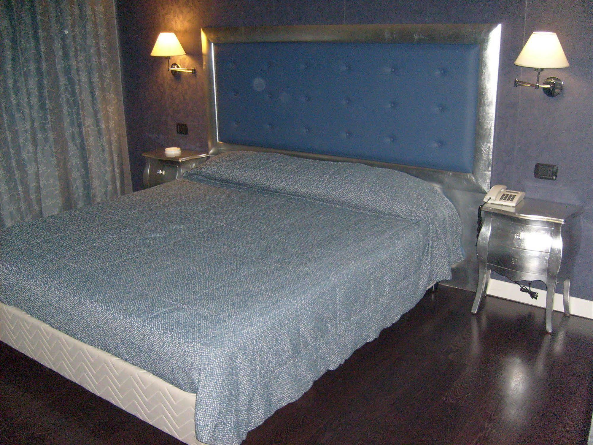 Hotel - Motel Flower Gropello Cairoli Buitenkant foto