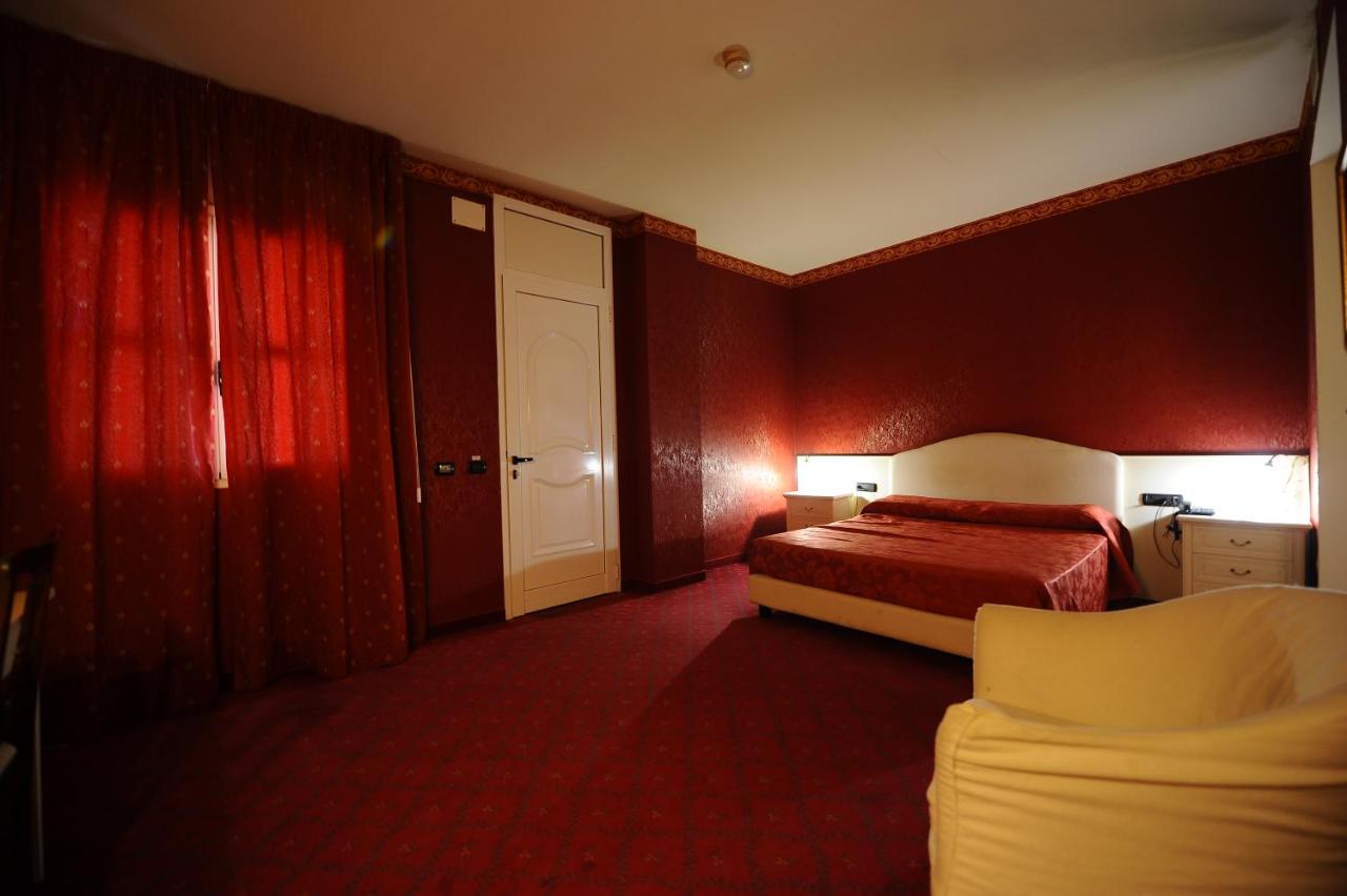 Hotel - Motel Flower Gropello Cairoli Buitenkant foto
